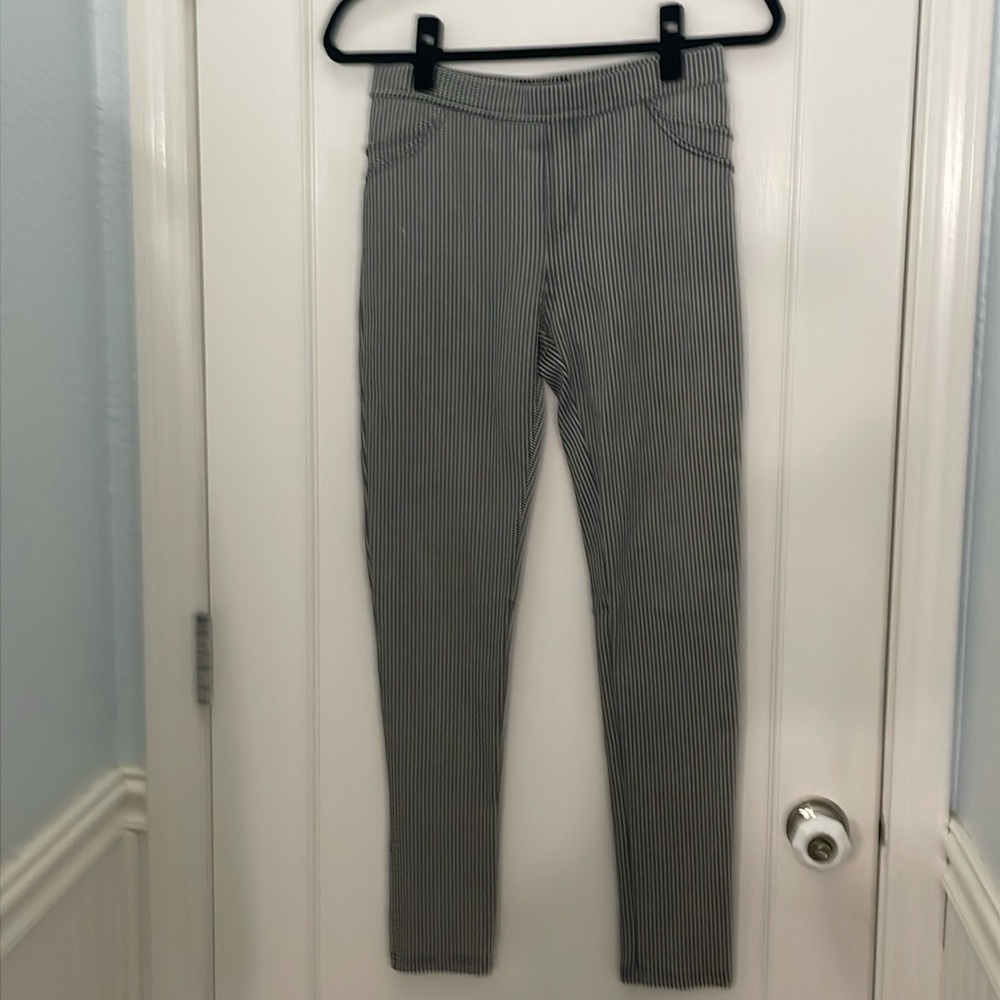 Black and white houndstooth pant
